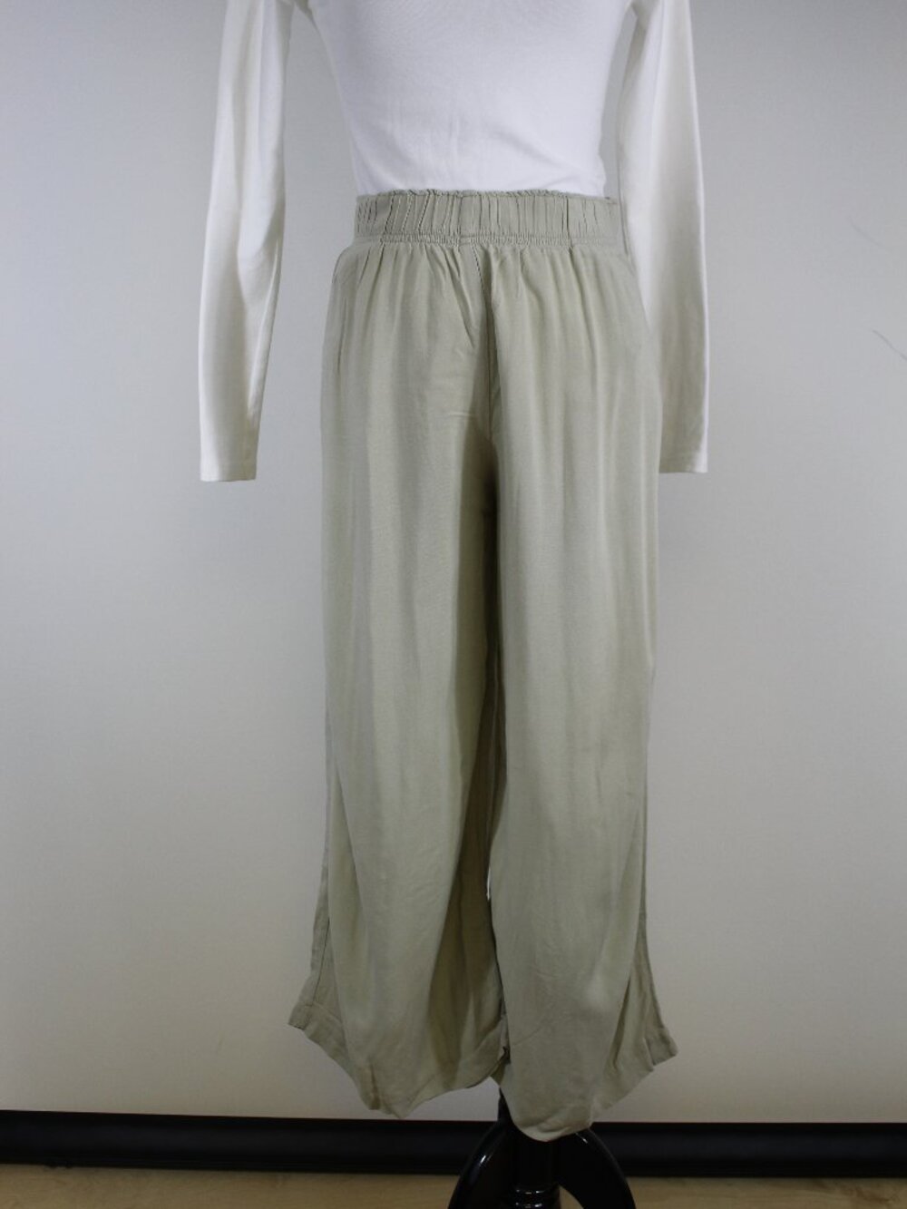 H&M Khaki Viscose Wide Leg Crop Pants Elastic Waist Flowy Small